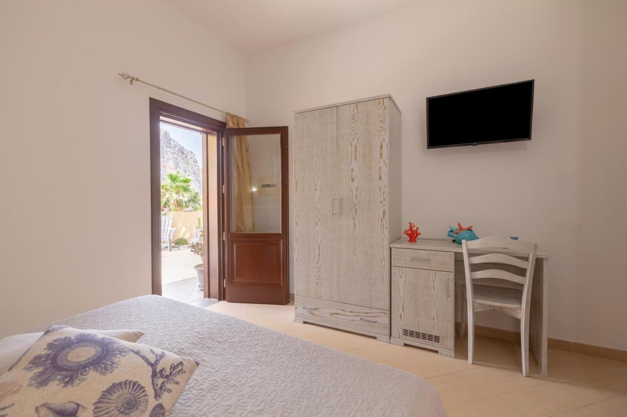 マカリ Terra Del Sole Bed & Breakfast エクステリア 写真
